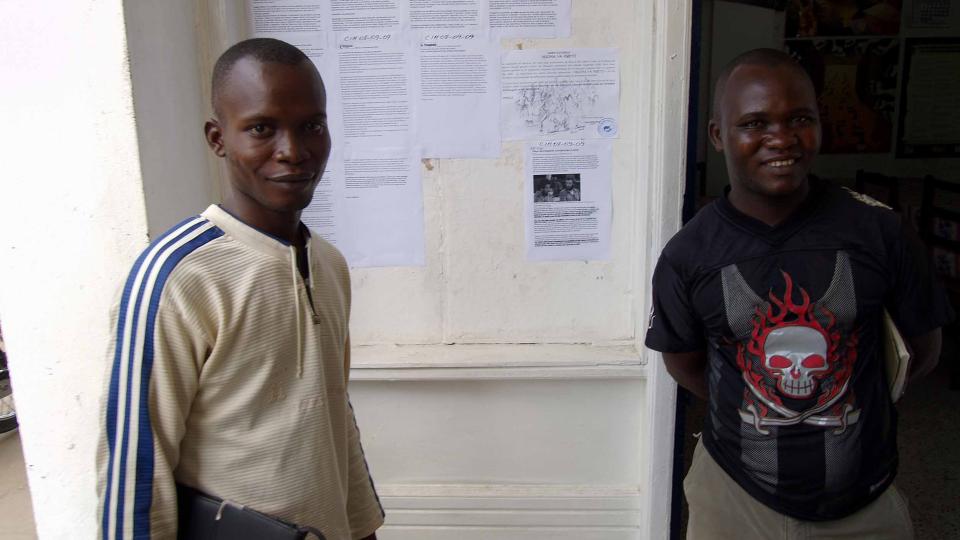 - FORTJENT: Sylvain Mwunga (t.v.) og Jean Claude Ndambwa mener d�dsstraffen er vel fortjent. Foto: Torgeir Krokfjord