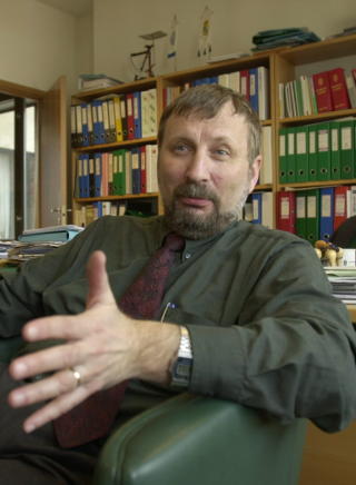 UNIK SAK: Arne Willy Dahl, ekspert p� internasjonal rett og generaladvokat i Forsvaret, synes det er sv�rt spesielt at den norske stat er trukket inn i saken mot Moland og French. Foto: LARS EIVIND BONES/DAGBLADET