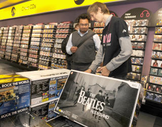 BEATLES ROCK BAND: Ogs� spillet ble lansert i dag. FOTO: KEITH HAMMETT