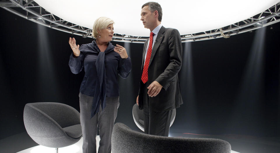 HETT: Statsminister Jens Stoltenberg og Frp-leder Siv Jensen gikk i strupen p� hverandre under debatten i TV2 i kveld. FOTO: Espen R�st