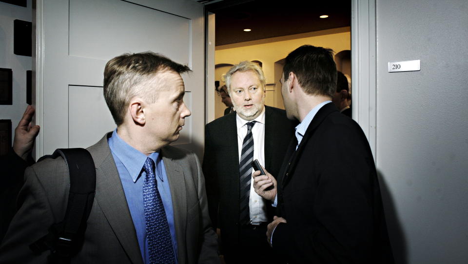 P� VEI UT: Sittende PST-sjef J�rn Holme (i midten) tiltrer som ny riksantikvar 22. oktober, og jakten p� hans etterf�lger g�r mot slutten - men trolig ikke s� raskt som justisminister Knut Storberget �nsket. Arkivfoto: FRANK KARLSEN