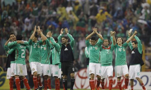 NESTEN V-KLARE: Mexico-spillerne slo Hondura. Foto: AP/Claudio Cruz