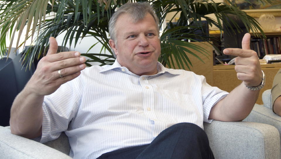 BRUKER PENGER: Bjarne H�kon Hanssen er den f�rste helseministeren som bruker penger p� idrett. Men det krever ogs� en idrettsbevegelse som klarer � ta vare p� seg selv. Foto: Morten Holm / SCANPIX .