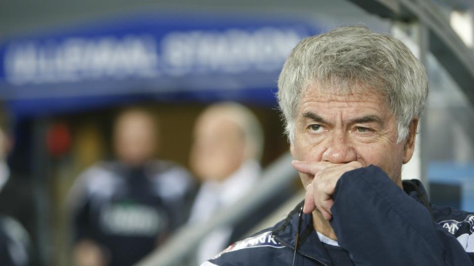GRUNN TIL � F�LGE MED? Landslagstrener Egil Olsen har vel ikke voldsom tro p� playoff-sjansene dagen etter � ha sikret andreplass i kvalikgruppa, men blir likevel positivt overrasket n�r han f�r se litt n�rmere p� premissene.
Foto: Heiko Junge / Scanpix