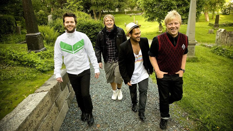  UTELUKKER IKKE GJENFORENING: Jan Fredrik Karlsen, manageren til Espen Lind, Askil Holm, Alejandro Fuentes og Kurt Nilsen, vil ikke utelukke at vi f�r se �Hallelujah-gutta� sammen p� scenen igjen. Foto: Anders Gr�nneberg