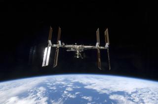 ISS: Et bilde tatt etter at Discovery hadde koblet seg fra. Foto: REUTERS/NASA