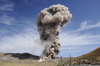 STORT: R�yk- og st�vskyen var synlig p� lang avstand. Foto: Scanpix