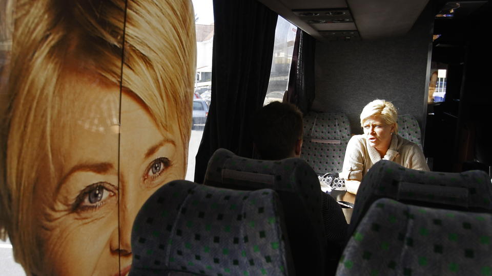 KLAR FOR INNSPURTEN: Frp's leder Siv Jensen varsler at formen hennes er utmerket: - Jeg vil gj�re et godt valg og vil de siste dagene avsl�re Ap's dobbeltkommunikasjon, ikke minst n�r det gjelder asylpolitikk, sier Jensen til Dagbladet. Foto: Erling H�geland/Dagbladet