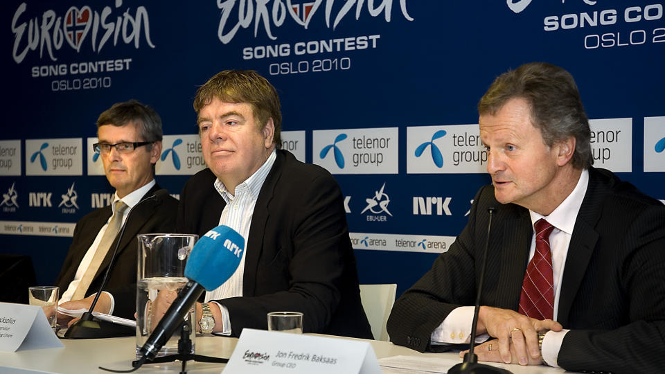 TOSIFRET MILLIONBEL�P: Det skal Telenor ha gitt for � bli hovedsponsor for neste �rs Eurovision Song Contest. Fra venstre NRK-sjef Hans-Tore Bjerkaas, EBU-dirket�r (den europeiske tv-unionen) og MGPs �verste sjef Svante Stockselius, og Telenor-sjef Jan Fredrik Baksaas. Foto: Anders Gr�nneberg/DAGBLADET