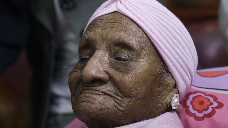 VAR VERDENS ELDSTE: Gertrude Baines, her fotografert i april i �r, er n� d�d.  Foto: AP/Damian Dovarganes/Scanpix