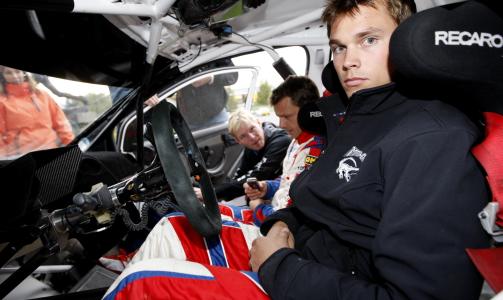 F�R KRISEHJELP: Rallysj�f�r Andreas Mikkelsen og hans kartleser etter d�dsulykken i Rally Larvik, der ei 10 �r gammel jente mistet livet. 
Foto: H�kon Mosvold Larsen / SCANPIX