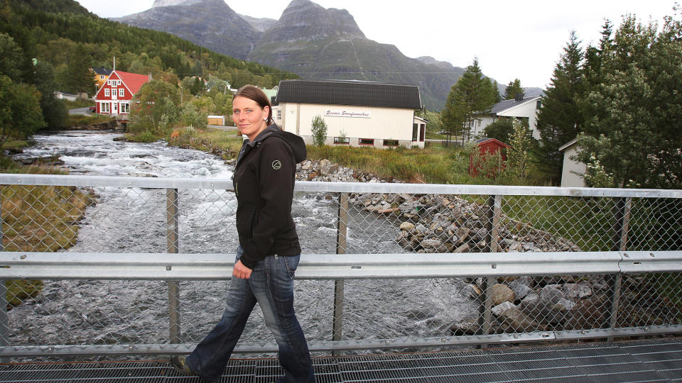 TUNGT: - Det er tungt � ikke ha noe � g� til, sier Brigitte Greve (29), som etter lang tid som uf�r n� har begynt � jobbe deltid som pleieassistent i en femti prosent stilling. N� tror Brigitte at hun f�r et bedre liv, dersom FrP og Siv Jensen vinner valget.
Foto: HANS ARNE VEDLOG