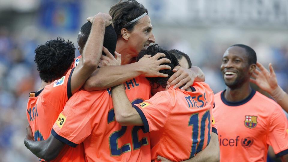 FIKSET SEIER: Zlatan Ibrahimovic scoret ett og la opp til ett da Getafe ble sl�tt. Her jubler svensken med lagkameratene. Foto: JUAN CARLOS HIDALGO / EPA.