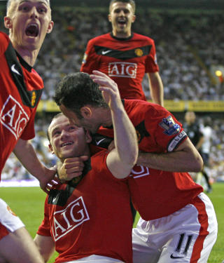 SCORET: Wayne Rooney satte inn Uniteds tredje, sitt femte for sesongen. Foto: Ian Kington / AP.