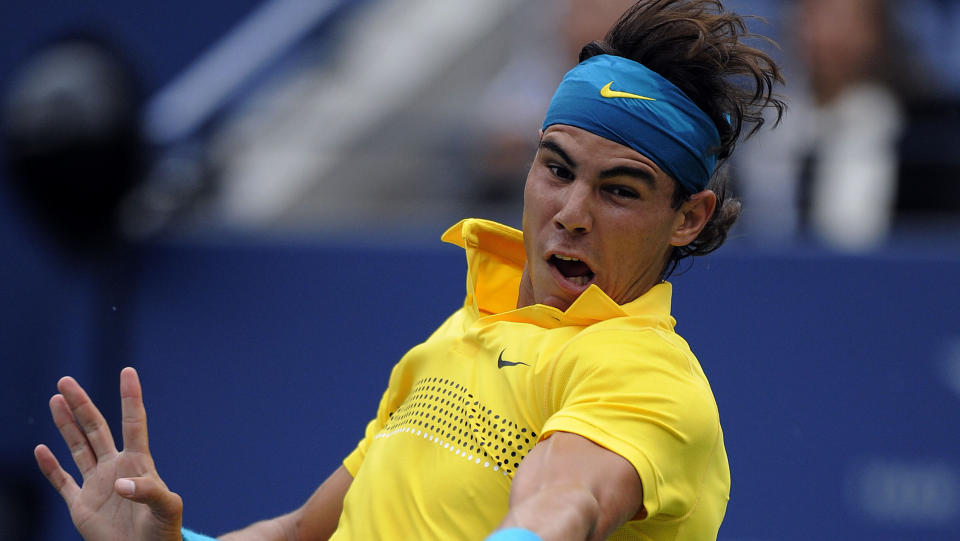 TIL SEMIFINALE: Rafael Nadal tok seg relativt greit til semifinale i US Open. Chilenske Fernando Gonzalez ble noen nummer for sm� for tennisesset. Foto: Timothy A. Clary / AFP.