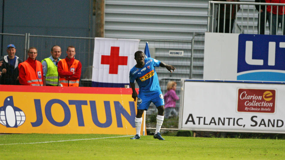DOBBEL: Malick Mane jubler etter � ha sendt hjemmelaget opp i 2-0 ledelse. Mane s�rget for tre sandefjord-poeng mot Troms� med to scoringer.
Foto: Trond Reidar Teigen / Scanpix
