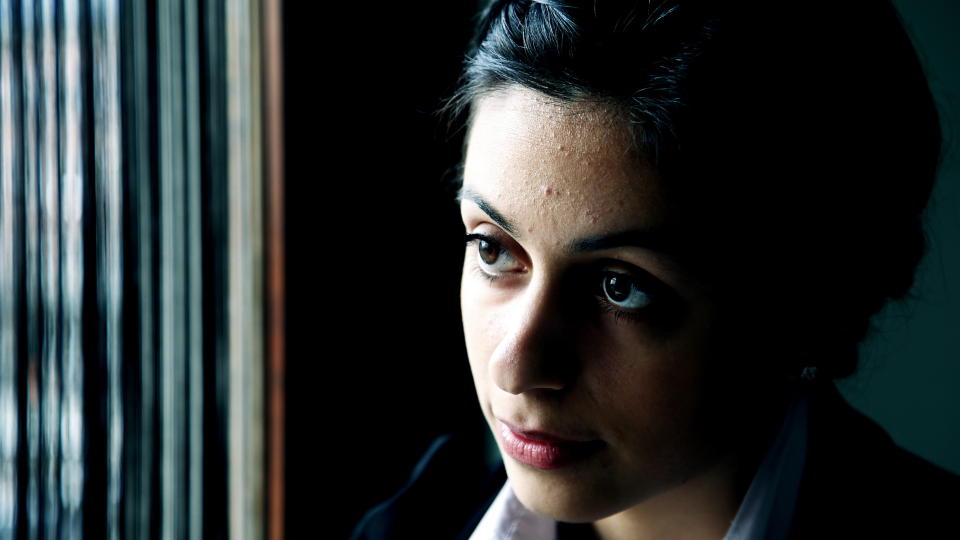  GRUMS I INNSPURTEN:  Sjettekandidaten p� Oslo Arbeiderpartis stortingsliste, Hadia Tajik, m�ter anonym sjikane i valgkampinnspurten. - Ubehagelig, men ingen trussel, sier hun. Foto: JAQUES HVISTENDAHL.