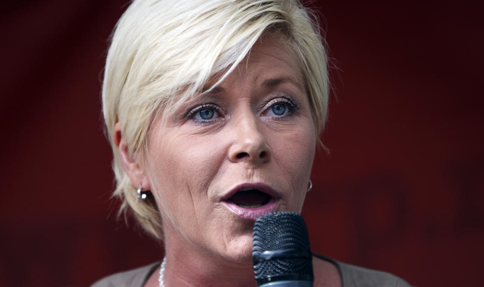 - SIV, DU LYVER! Norsk Folkehjelp er ikke n�dige i sin karakteristikk av Frp's formann. Foto: LISE �SERUD/SCANPIX