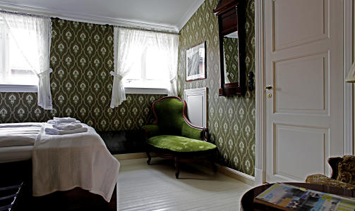 KLASSISK: I hovedhuset er rommene i god gammel engelsk stil. Det er Victorianske m�bler i rom og baderom.