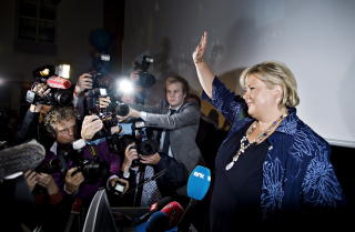 IKKE S� BRA: H�yres partileder Erna Solberg gj�r seg klar til � tale ved valgvaken i 2007. FOTO: SVEINUNG UDDU YSTAD/Dagbladet