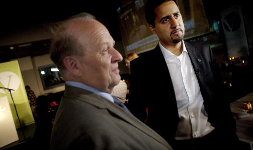 INGEN FEST: Det var ingen god stemning p&aring; Venstres valgvake i g&aring;r hvor Odd Einar D&oslash;rum og Abid Raja m&aring; ta det d&aring;rlige resultatet inn over seg. Foto: Torbj&oslash;rn G&oslash;nning / Dagbladet