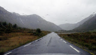 REGN: H�stv�te veier og lave skyer.