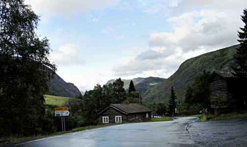 TIL VISDALEN: Her kan en svinge av til Spiterstulen somer et godt utgangspunkt for Galdeh�gpiggen.