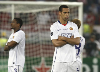 HUSKER BARE DET SISTE: Evra og Ferdinand tok tre titler i fjor, men det er finaletapet for Barcelona som sitter igjen. I kveld sparkes neste fors�k i gang borte mot Besiktas.Foto: SCANPIX/AP/Luca Bruno