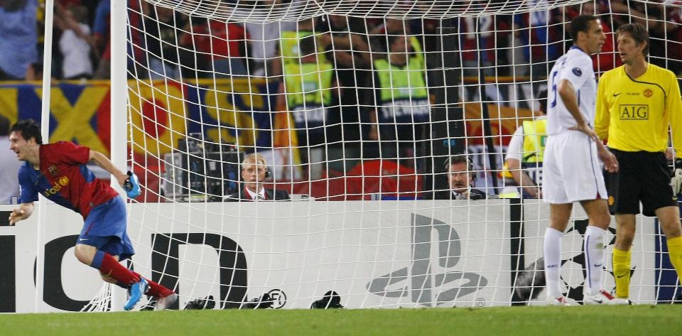 DEN STORE NEDTUREN: Barcelonas Lionel Messi gjorde 2-0 for Barcelona, og Rio Ferdinand og Edwin van der Sar m�tte innse at den gjeveste pokalen glapp. De vonde minnene sitter fortsatt i for Manchester United-spillerne. Foto: SCANPIX/REUTERS/Max Rossi