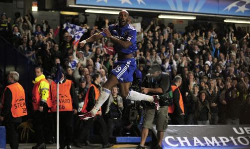 PERFEKT START: Chelsea fikk kj�rt seg litt i perioder, men Nicolas Anelkas fulltreffer ble kampens eneste og poengene ble igjen i London. Foto: REUTERS