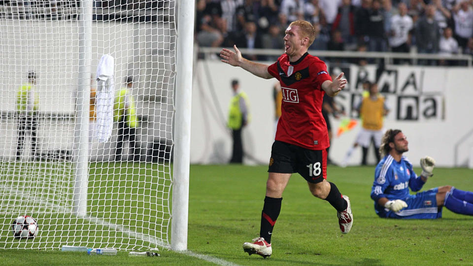 NYTT SEINM�L: Paul Scholes avgjorde 13 minutter f�r slutt. �tte av elleve seriem�l har kommet i andre omgang for United denne sesongen - n� avgjorde de seint ogs� i Champions League. Foto: AP