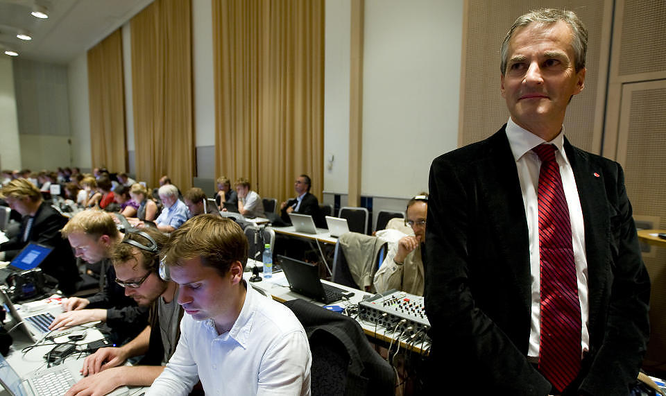 IKKE HELT OBAMA: Utenriksminister Jonas Gahr St�re er flink p� Twitter, men vant neppe veldig mange stemmer p� det. Obama-effekten uteble, men nettet ble politisert under valgkampen i 2009, skriver DB.nos kommentator. Foto: SCANPIX