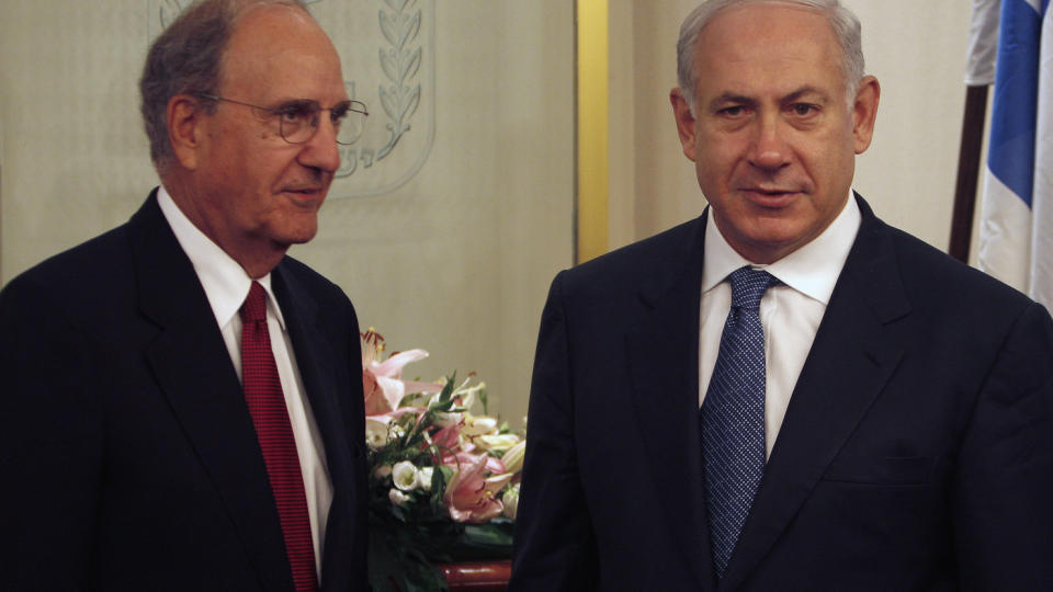 IKKE I M�L Israels statsminister Benjamin Netanyahu og USAs Midt�stenutsending George Mitchell blir ikke enige om bosetningsproblematikken p� Vestbredden. Foto: AP Photo/Ammar Awad/SCANPIX