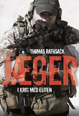 FIKK KJEFT:Forsiden av boken J�ger - I krig med eliten til danske Thomas Rathsacks. Torsdag behandles en begj�ring om � stoppe utgivelse av boken i tingretten (Fogedretten, K�benhavns Byret). Den danske forsvarsledelsen vil stanse utgivelsen og ta beslag i hele opplaget av boken, som forlaget Peoples Press hittil bare har sendt ut til danske medier for anmeldelse. Den danske avisen Politiken kommer n� forsvaret i forkj�pet og trykker i dag hele boken som et eget bilag.
Foto: Peoples Press / Scanpix
