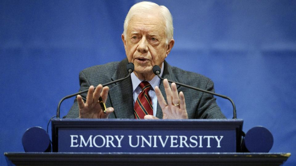 REAGERER: Deler av motstanden mot helsereformene som USAs president Barack Obama (bildet) g�r inn for, bygger p� rasistiske motiver, hevder ekspresident og fredsprisvinner Jimmy Carter. Motstanderne mener egentlig at en afroamerikaner ikke er skikket til � v�re president, sier Carter. En talsmann for Det hvite hus sier at Obama ikke er enig med Carter i dette. Foto: REUTERS/Larry Downing/SCANPIX