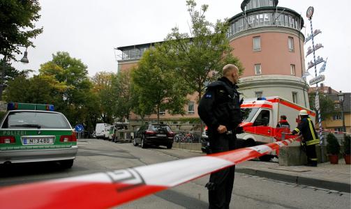 OVERMANNET ELEV: Ti personer ble skadd, inkludert den antatte gjerningsmannen - en 19 �r gammel elev ved skolen. Foto: EPA/DANIEL KARMANN/Scanpix