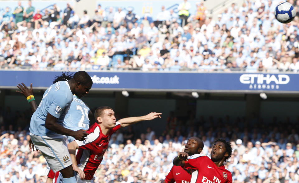 SURFER P� MEDGANGSB�LGE: Micah Richards scoret i helgens etterhvert s� fam�se kamp mot Arsenal, som bes�rget at Manchester City fortsatt er uten poengtap i �rets Premier League. N� venter byrival United p� s�ndag.Foto: SCANPIX/AP Photo/Jon Super