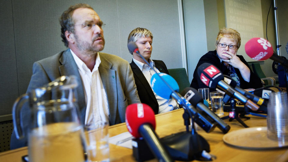 I KRISE: Venstres toppledelse p� pressekonferansen tirsdag, dagen etter katastrofevalget. F.v. avtroppende leder Lars Sponheim, og nestlederne Ola Elvestuen og Trine Skei Grande. Foto: JON-MICHAEL JOSEFSEN/SCANPIX