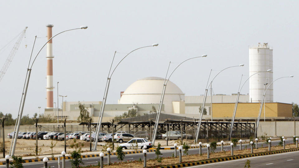 SENTER FOR ATOMV�PENUTVIKLING?: Atomanlegget Bushehr i Iran. Foto: HASAN SARBAKHSHIAN/AP/SCANPIX