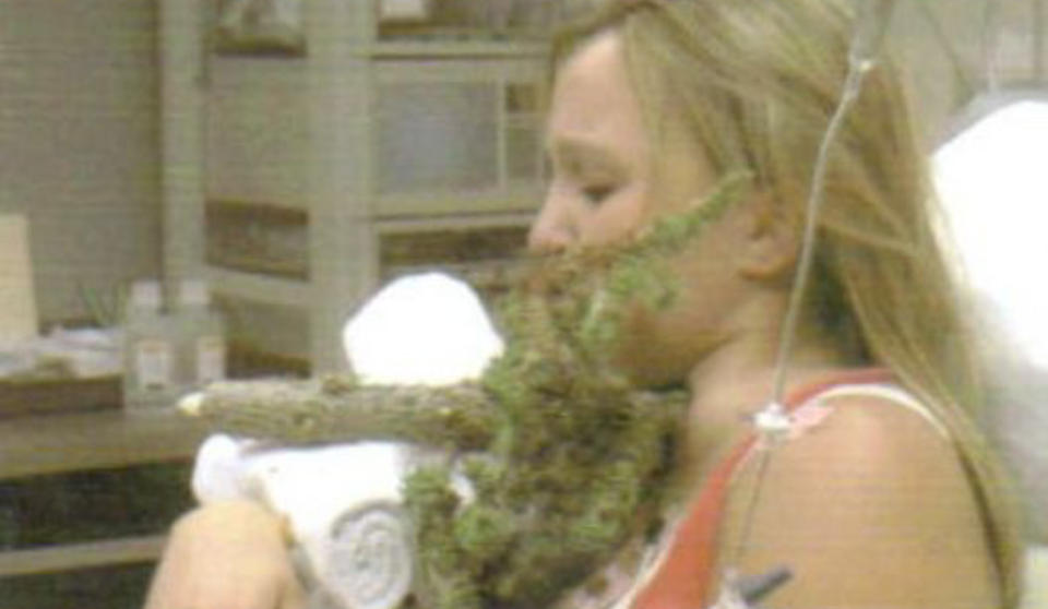 FORUROLIGENDE:  Bildet av Michelle Childers (22) kan f� det til � g� kaldt nedover ryggen p� de t�ffeste av oss. Foto: AP