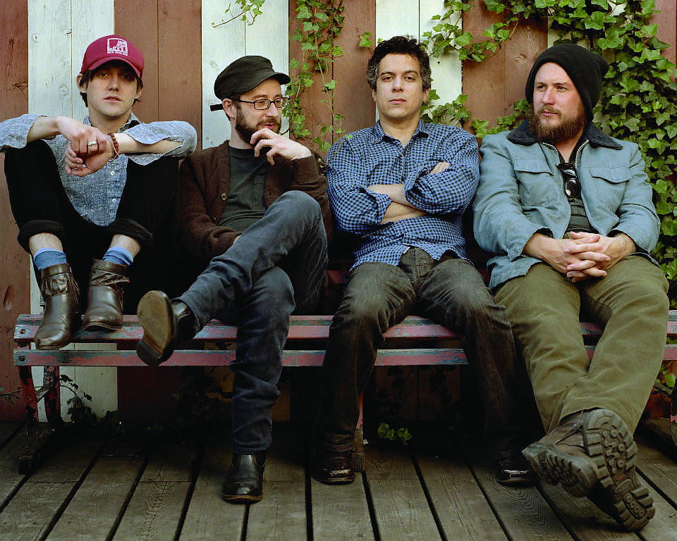 MONSTERS OF INDIE FOLK: Fra venstre Conor Oberst og Mike Mogis fra Bright Eyes, M. Ward og ytterst, straight outta Kongo, Jim James fra My Morning Jacket. Foto: Indie Distr.