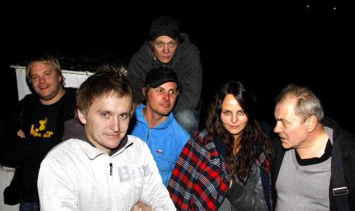 STARTER INNSPILLINGEN: Fra venstre: Jeppe Beck Laursen, Tommy Wirkola, Terje Str�mstad, Kristoffer Joner, Cecilie Mosli og Bj�rn Sundquist. FOTO: MAGNE EK