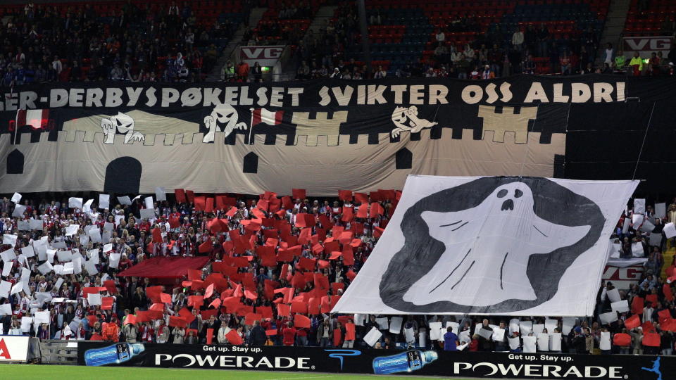 UHU! �Derbysp�kelset svikter oss aldri,� hevdet Lyn-supporterne i 2006. Tre �r seinere har V�lerenga fortsatt ikke sl�tt naboen i vest. Foto: Arnt E. Folvik, Dagbladet
