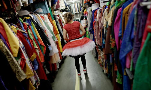 KOSTYMEFEST: Margrethe gleder seg til � bruke mange flotte kostymer i danseshowet. Foto: KRISTER S�RB�