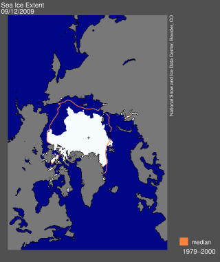 FORSVINNER: �rets ismengde er i hvitt. Den gule avmerkingen viser medianen siden m�lingene startet i 1979. Det bl� i mellom er alts� hav som en gang var is. Illustrasjon: US National Snow and Ice Data Center