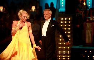 FEBER:  Hallvard Flatlands dansepartner, Alexandra Kakurina klarte seg bra i kveld p� tross av hoste og feber. Foto: Eirik Urke