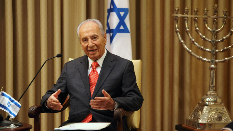 - VI ER ET FREDELIG LAND: Israels president Shimon Peres sier de ikke har planer om angrep p� Iran. Foto: AP Photo/Jim Hollander/Scanpix