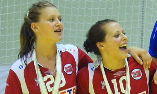 TALENTENE IMPONERER: U19-landslagets Amanda Kurtovic (til venstre) scoret ti mot Storhamar og Nora M�rk har ogs� imponert i seriestarten. Det gror godt bak Thorir Hergeirssons h�ndballjenter. Foto: EPA