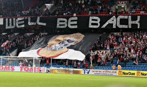 FORVINNER DE FRA FOTBALLKARTET? Lyn-supporterne lover at Lyn vil komme tilbake. Foto: ARNT E. FOLVIK