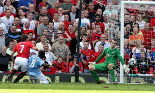 SEIERSM�LET: Innbytter Michael Owen scoret m�let som ga United tre poeng. Foto: AP/Dave Thompson/PA